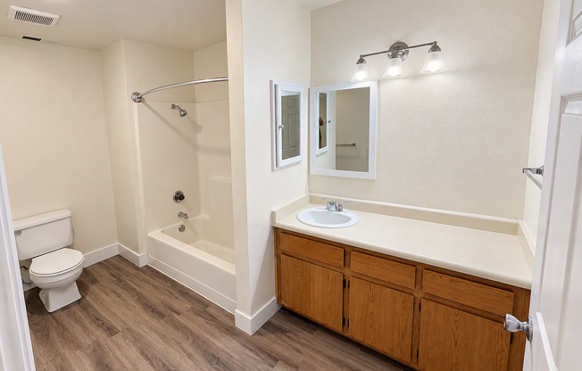 4 Bed Townhome - 1,250 Sq. Ft. + In-Unit W/D