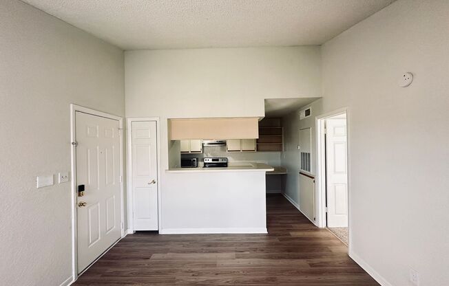 1 bed, 1 bath, 580 sqft, $1,370, Unit Regency Gardens B202