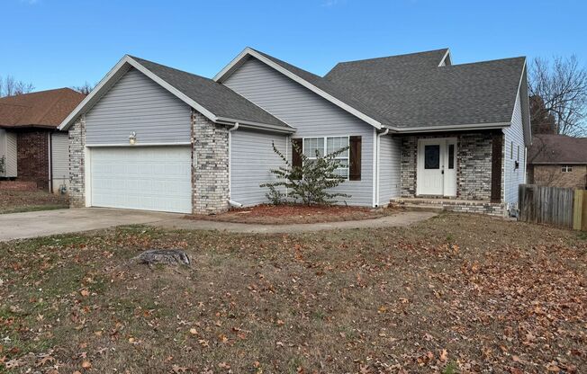 Beautiful 4 Bedroom Home in Nixa, MO