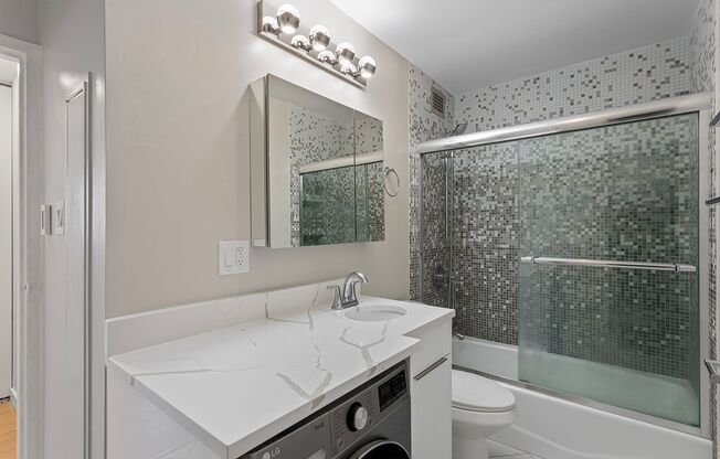 2 beds, 1.5 baths, 967 sqft, $3,000, Unit 16C