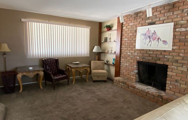1043 East Loma Vista Drive