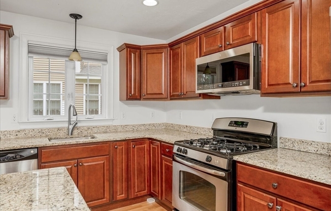 6 LONGVIEW CIR