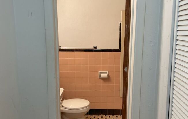 Studio, 1 bath, 487 sqft, $1,215, Unit Fifth L-A