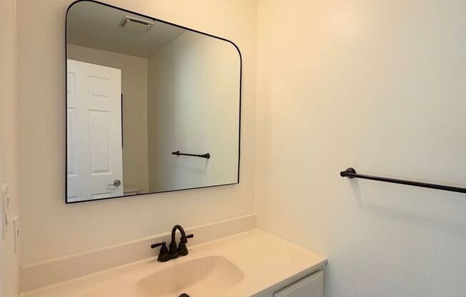 3 beds, 2.5 baths, $6,895