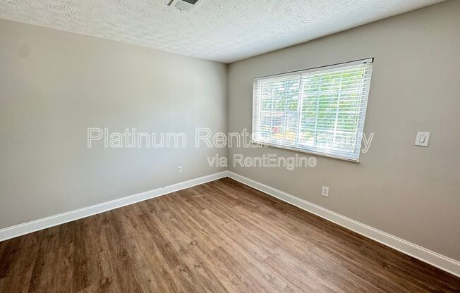 4 beds, 3 baths, 1,560 sqft, $2,300