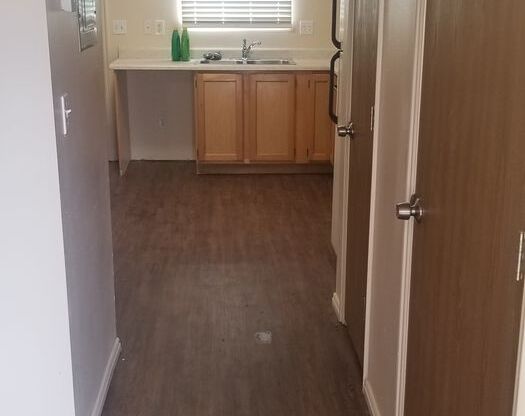 3 beds, 2 baths, $900