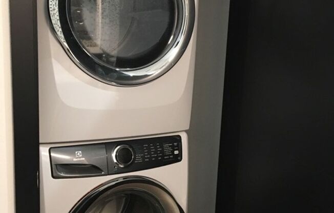 2 beds, 1.5 baths, 1,023 sqft, $2,900, Unit 104 Live Work