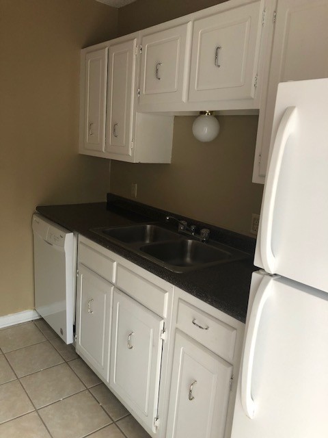 2 beds, 1.5 baths, 950 sqft, $900, Unit 3