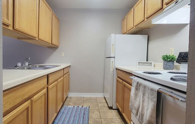 3 beds, 1 bath, 800 sqft, $889, Unit 50