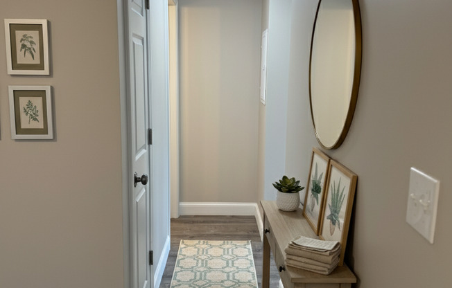 2 beds, 1 bath, 680 sqft, $2,525, Unit 23-23