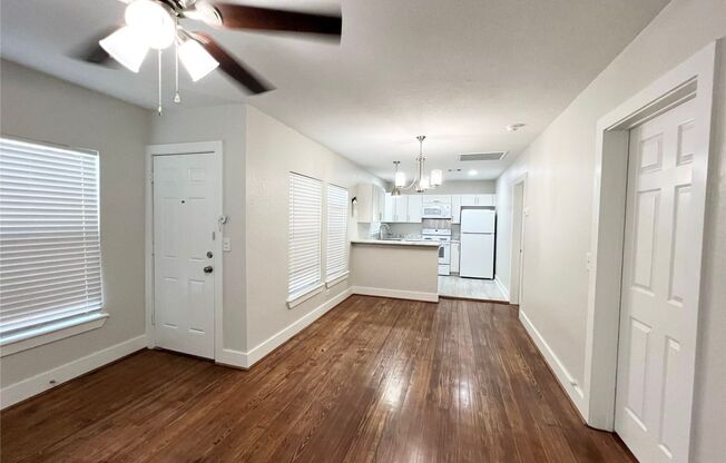 Adorable 2/1/1 Craftsman Bungalow in Angleton!