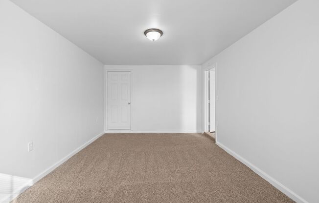 2 beds, 1 bath, 650 sqft, $595, Unit Rear