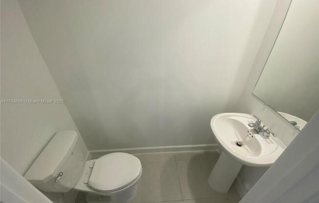 5195 SW 37 ST