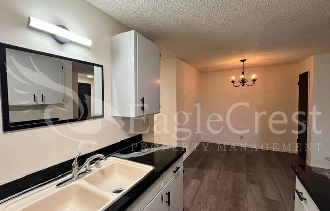 2 beds, 1 bath, $1,050, Unit 1027H