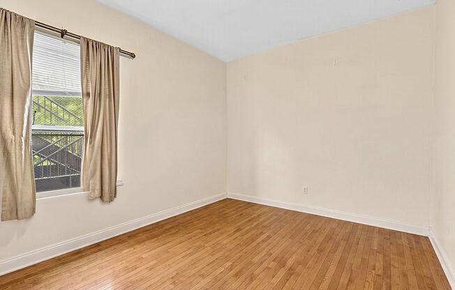 3 beds, 2 baths, 1,300 sqft, $3,300, Unit 2W