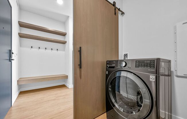 Studio, 1 bath, 392 sqft, $1,225, Unit 410
