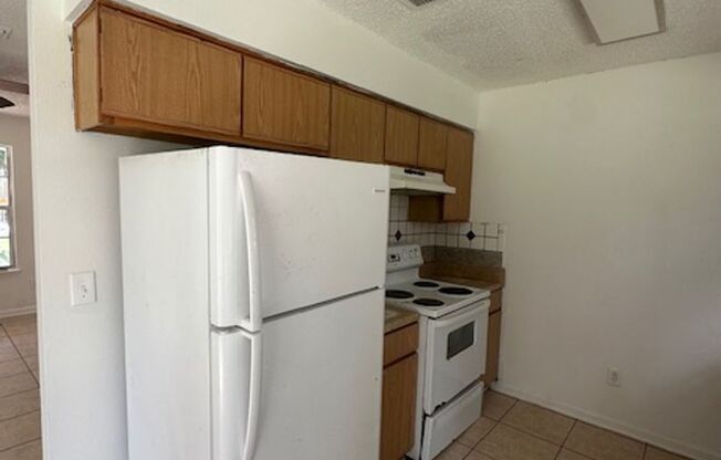 3 beds, 2 baths, $1,400