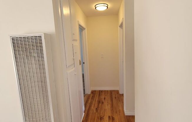 2 beds, 1 bath, $2,800, Unit 1