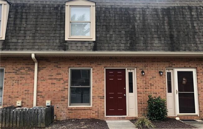 Great Oakwood location - 2 bedroom