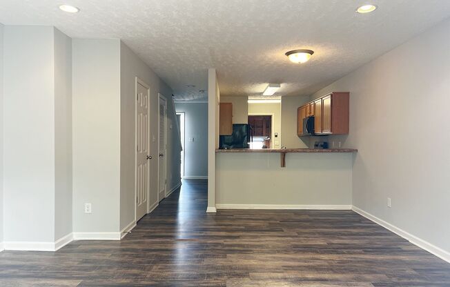 2 beds, 1.5 baths, 1,000 sqft, $985, Unit 407E