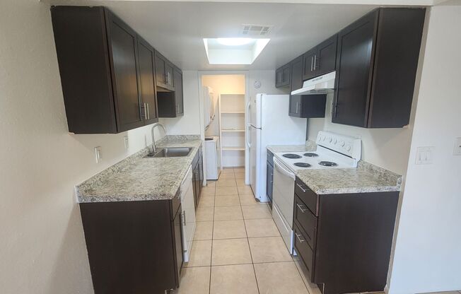 2 beds, 1 bath, 950 sqft, $1,225, Unit 105