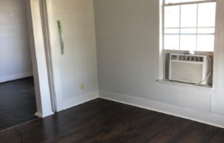 2 beds, 1 bath, $1,225