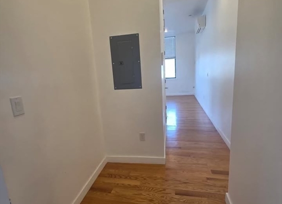 2 beds, 1 bath, $2,250, Unit 603