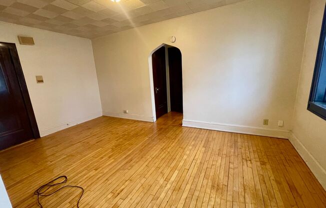 Studio, 1 bath, $850, Unit 3