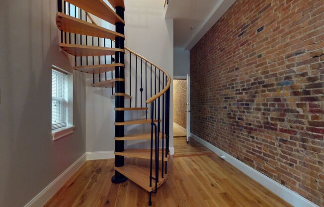 1 bed, 1 bath, 898 sqft, $1,350, Unit B