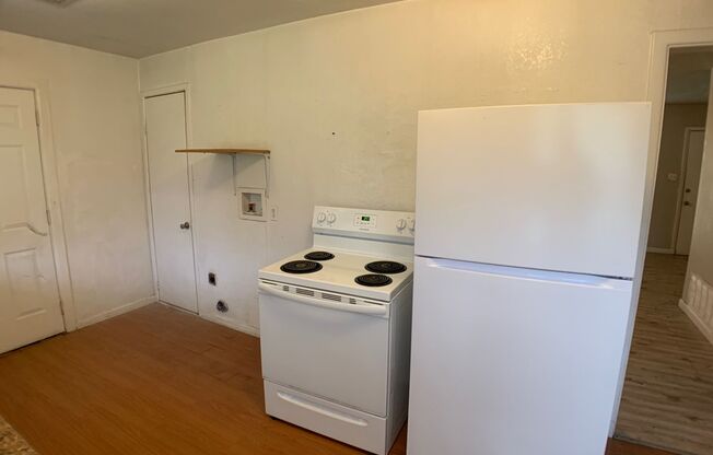 3 beds, 1 bath, $875