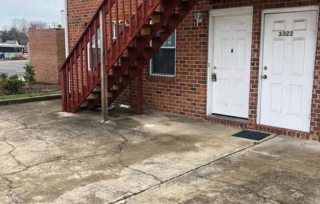 2 beds, 1 bath, $1,100