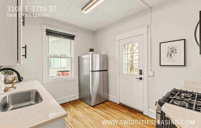 3108 E 37 ST