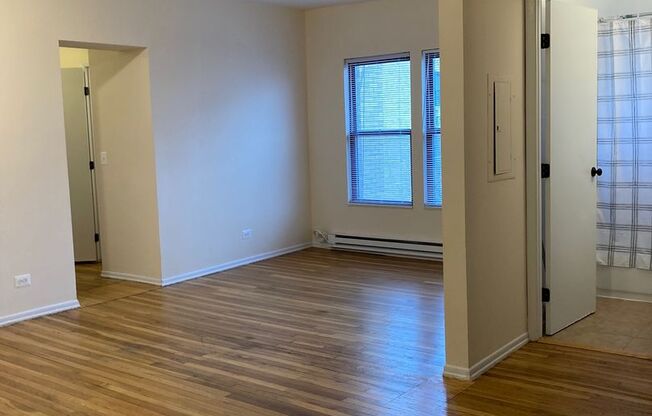 East Rogers Park Three Bedroom/Two Bath *Income Restrictions Apply*