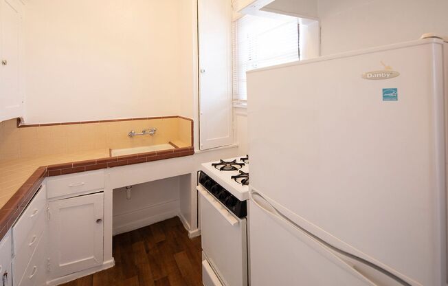 Studio, 1 bath, $1,595, Unit 27