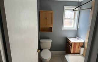 1 bed, 1 bath, $825, Unit Apt. 3 2nd Fl. Rear