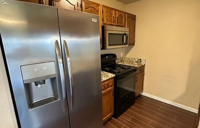 2 beds, 1 bath, $1,395