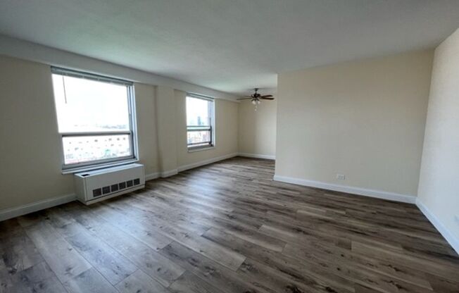 2 beds, 1 bath, 1,100 sqft, $1,995, Unit 0701