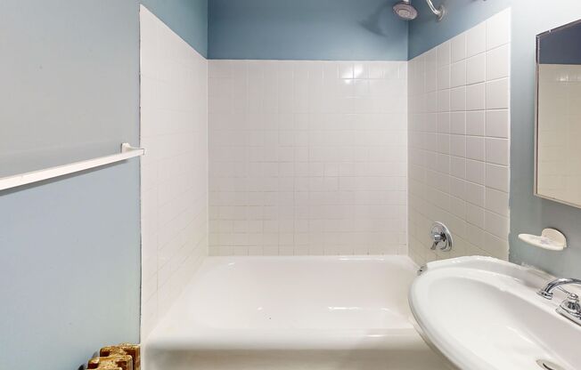 3 beds, 1 bath, 1,260 sqft, $1,275