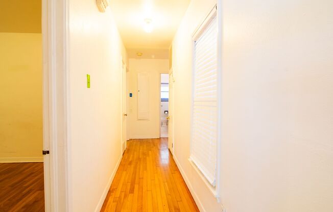 2 beds, 1 bath, $1,295