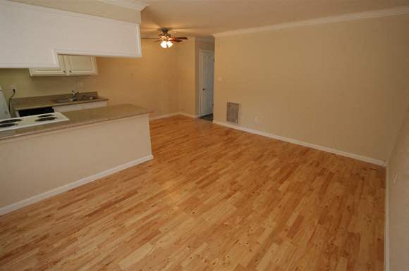 Kitchen, Granite Counters, Appliances, Tile, Wood Flooring