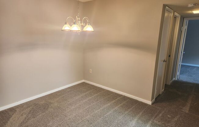 1 bed, 1 bath, 832 sqft, $1,120, Unit WG2-607