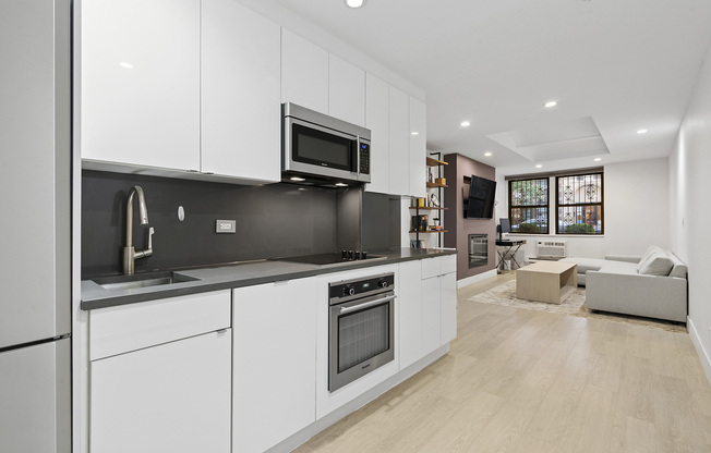 433 W 24 ST