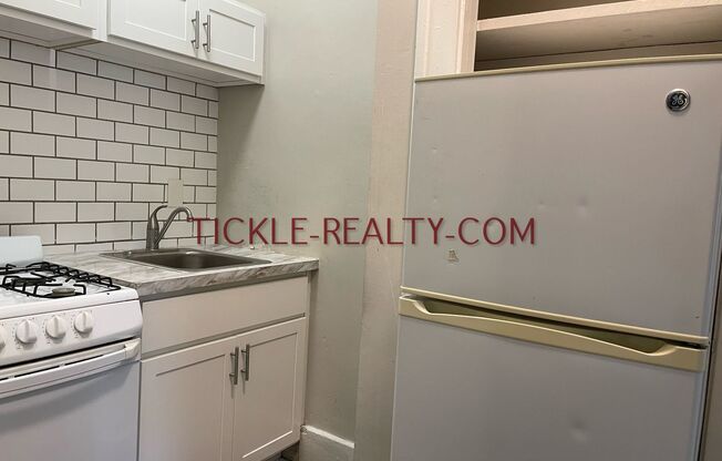 1 bed, 1 bath, $825, Unit 2