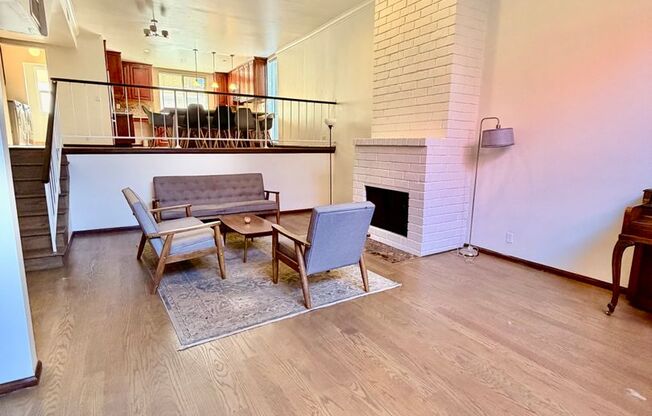 Townhome for Lease in Desirable Encino!