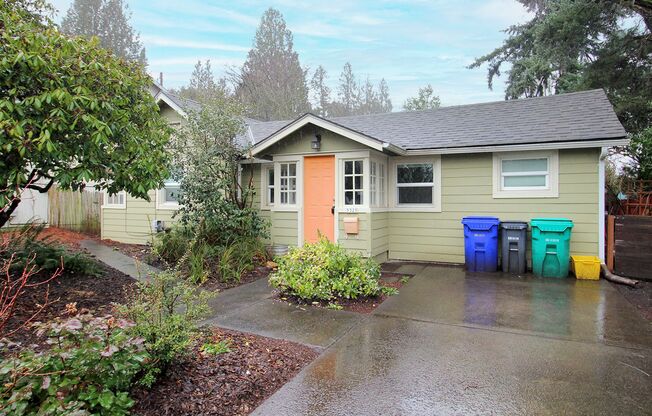 Adorable Portsmouth 3 Bed Cottage with Lush Certified Nature Backyard with Rain Gardens