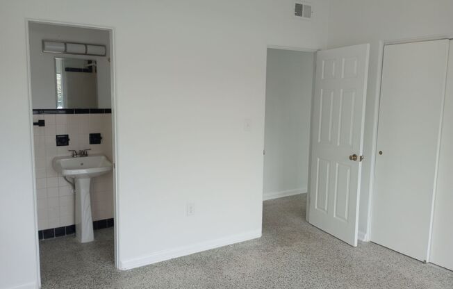 3 beds, 2 baths, $1,750