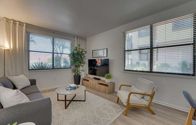 Living Area With TV at Vue Live Oak, Dallas, TX, 75204