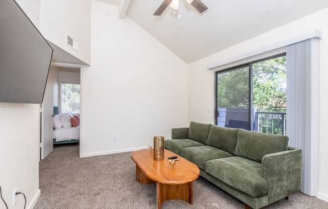 2 beds, 2 baths, 922 sqft, $1,250, Unit 1042