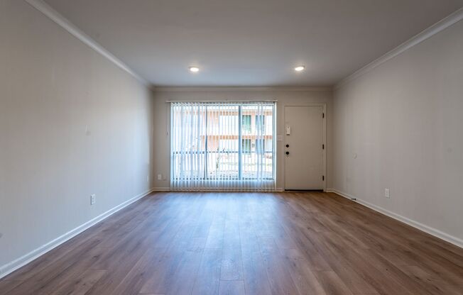 2 beds, 1 bath, $1,795, Unit 6