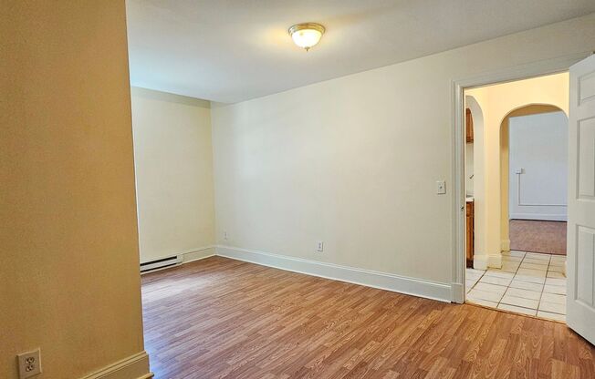 3 beds, 2 baths, 1,100 sqft, $1,915, Unit 105